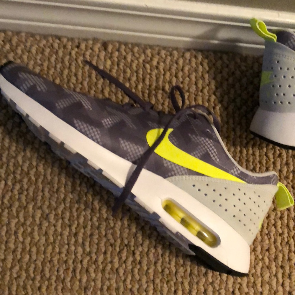 Nike Air Tavas grey